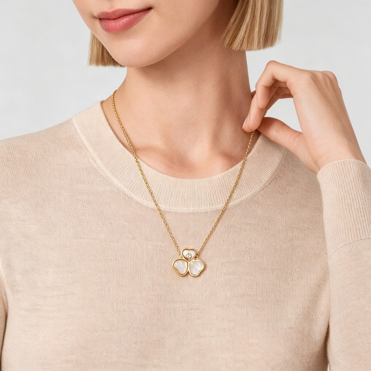 Chopard Happy Diamonds Four-Leaf Clover Pendant Necklace – Rose Gold, White Mother-of-Pearl